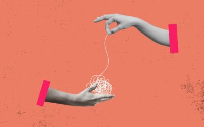 Two hands, one holding a tangled line and the other pulling the end to symbolise untangling.